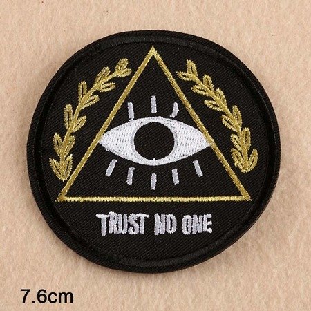 Patch brodé Trust no one Illuminati
