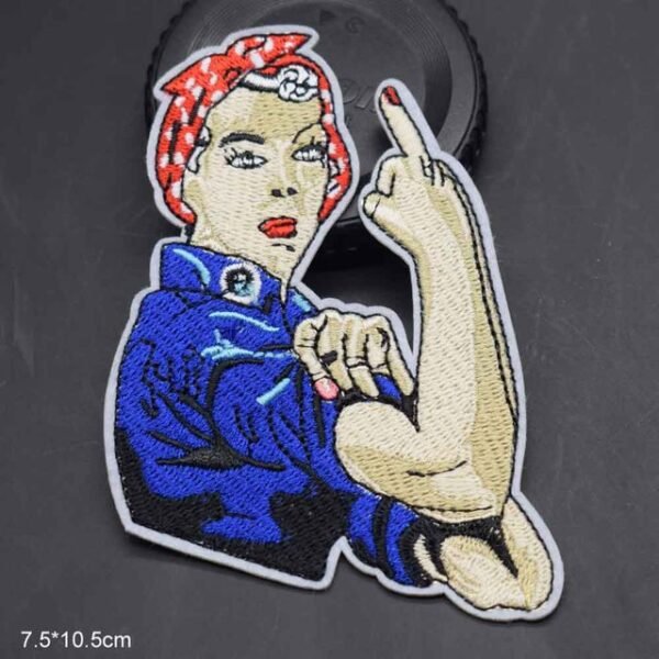 Patch brodé femme doigt d’honneur