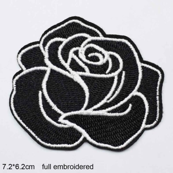 Patch brodé fleur noire