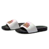 claquettes personnalisees logo