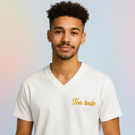 T-shirt brodé personnalisé col v – Broderie coeur –