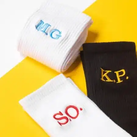 kf S0a0e09a924994451bdb8a532ac96cb5fJ Chaussettes initiales personnalis es pour hommes initiales brod es personnalis es chaussettes d quipage en coton