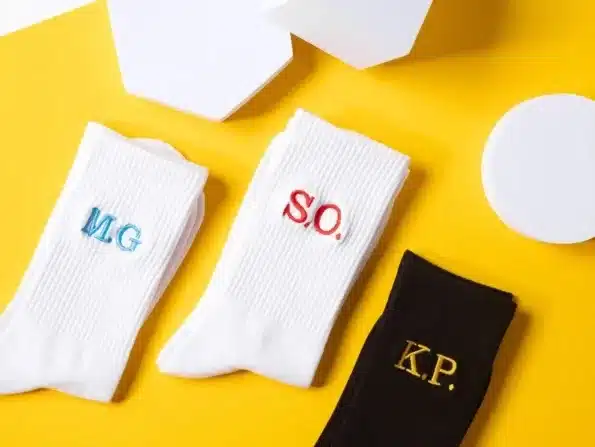 kf S453d13645b1f4cbea04972a136e587b1B Chaussettes initiales personnalis es pour hommes initiales brod es personnalis es chaussettes d quipage en coton