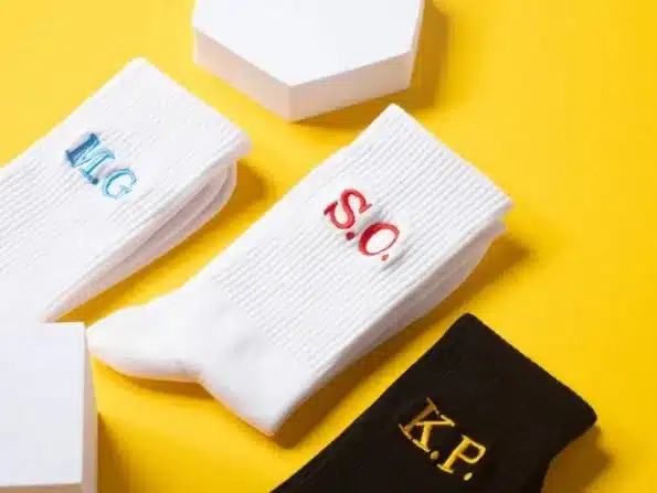 kf S9d6c0a670ce64c51b2227a20945837dbW Chaussettes initiales personnalis es pour hommes initiales brod es personnalis es chaussettes d quipage en coton