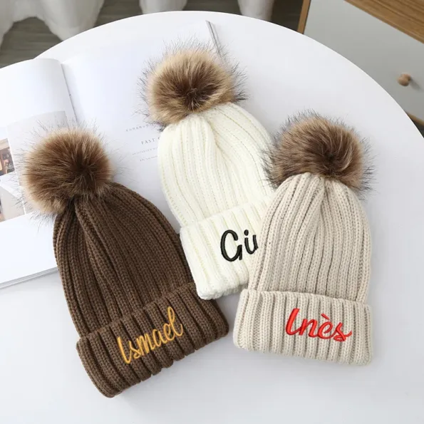 Bonnet pompon personnalisé prénom brodé