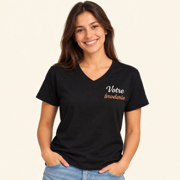 T-shirt brodé personnalisé col v - Broderie coeur - Noir